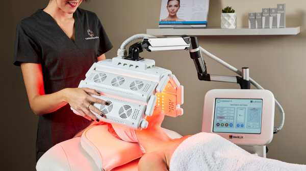 LED light therapy machine launch MediLUX - 2019 The Global Beauty Group